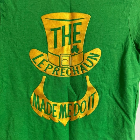 St. Patrick’s Day T-Shirt with Leprechaun Hat Design Size Medium - Picture 5 of 6